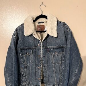 NWTs Levi’s 90s trucker jean jacket
